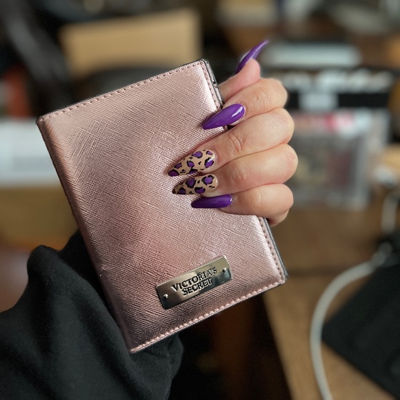 Victoria's Secret VS Passport Credit ID Card Travel Holder, Cover Folder (Pink) - Picture 3 of 12